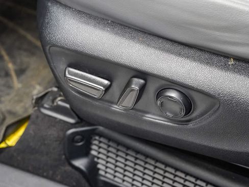 Used 2023 Toyota Sienna XLE FWD image 18