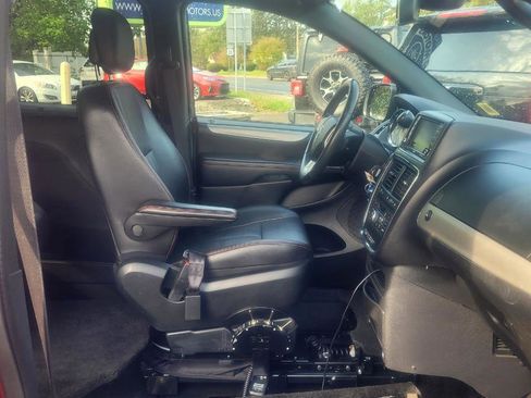 Used 2019 Dodge Grand Caravan GT FWD image 17