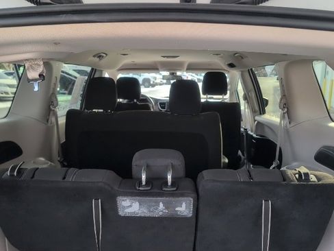 Used 2021 Chrysler Voyager L image 29