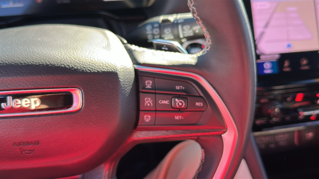 Used 2025 Jeep Grand Cherokee Limited AWD/4WD image 18