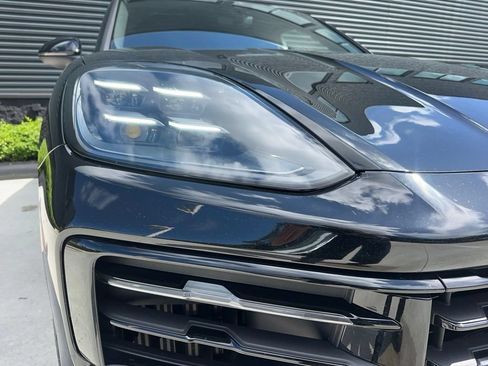 Certified 2024 Porsche Cayenne Coupe AWD/4WD image 9
