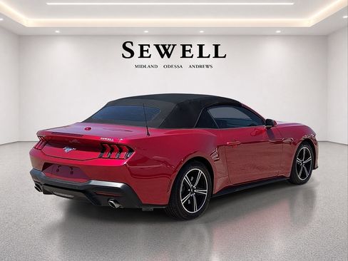 Used 2024 Ford Mustang Convertible RWD image 4