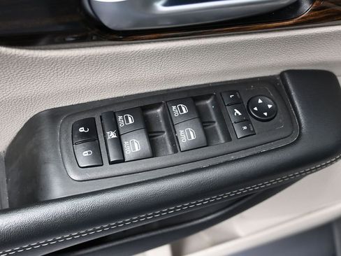 Used 2023 Chrysler Pacifica Limited image 11