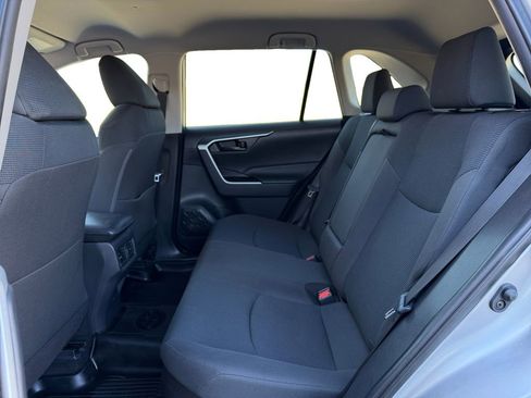 Used 2021 Toyota RAV4 LE AWD/4WD image 19