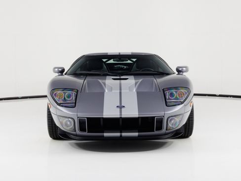 Used 2006 Ford GT RWD image 8