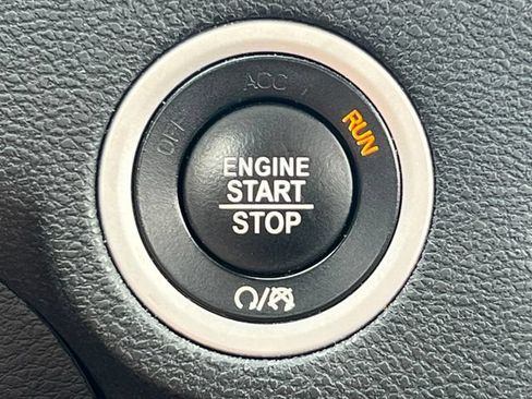 Used 2017 Dodge Charger R/T RWD image 9