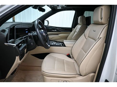 Used 2024 Cadillac Escalade Premium Luxury AWD/4WD image 12