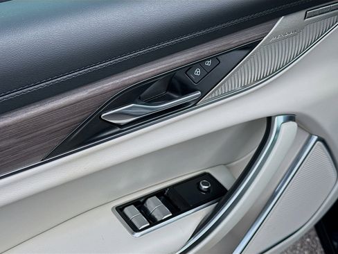 Used 2023 Jaguar XF SE image 22