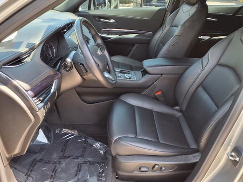 Used 2023 Cadillac XT4 Luxury w/ Cold Weather Package FWD image 20