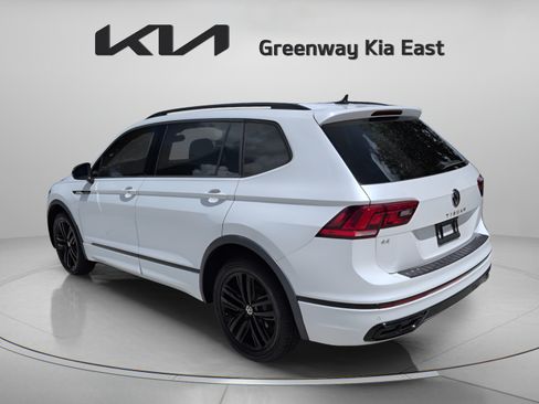 Used 2022 Volkswagen Tiguan SE R-Line FWD image 8