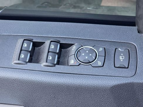 Used 2022 Ford F250 Lariat w/ Black Appearance Package AWD/4WD image 30