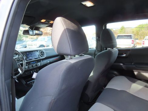 Used 2021 Toyota Tacoma TRD Sport image 32