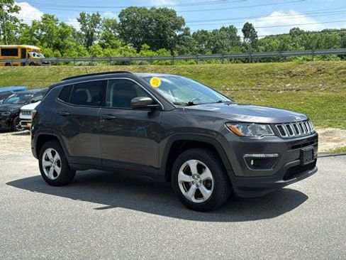 Used 2019 Jeep Compass Latitude w/ Popular Equipment Group AWD/4WD image 2