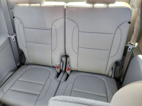 Used 2021 GMC Acadia SLT w/ Technology Package image 12