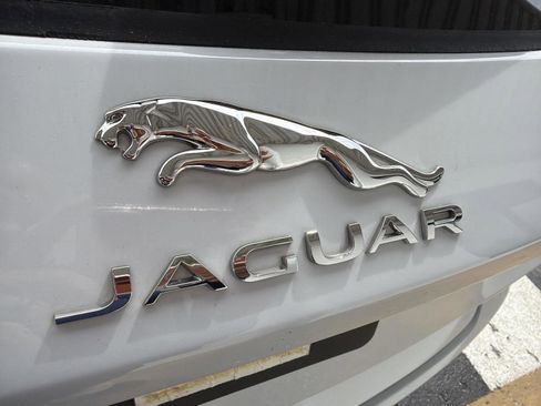 Used 2018 Jaguar E-PACE R-Dynamic SE AWD/4WD image 9