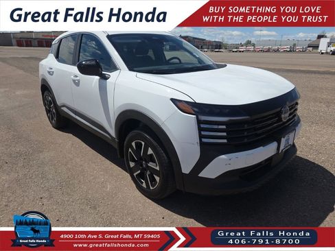 Used 2026 Nissan Kicks SV w/ Cold Weather Package AWD/4WD image 1
