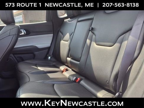 New 2025 Jeep Compass Limited w/ Sun & Sound Group AWD/4WD image 14
