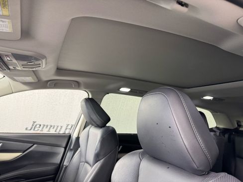 Used 2022 Subaru Ascent Limited w/ Technology Package image 4