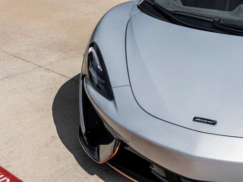 Used 2016 McLaren 570S Coupe RWD image 25