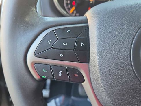 Used 2019 Jeep Grand Cherokee Laredo image 22