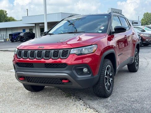 Used 2025 Jeep Compass Trailhawk AWD/4WD image 9
