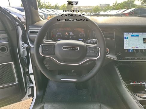 Used 2023 Jeep Wagoneer L Series II image 16