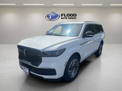 New 2026 Lincoln Navigator Reserve AWD/4WD image 3
