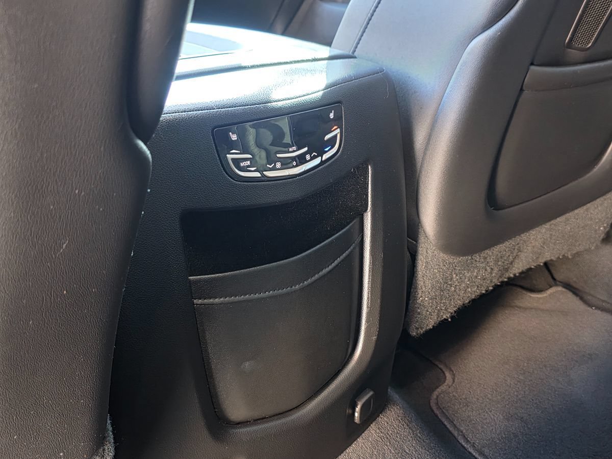 Used 2018 Cadillac Escalade Luxury RWD image 29