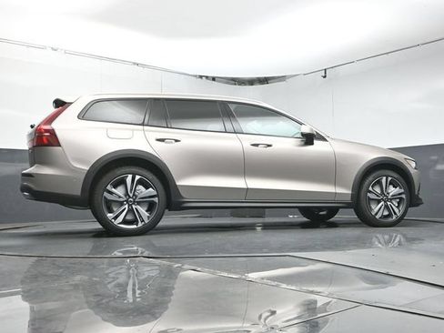 New 2026 Volvo V60 B5 Cross Country Plus w/ Protection Package Premier AWD/4WD image 41