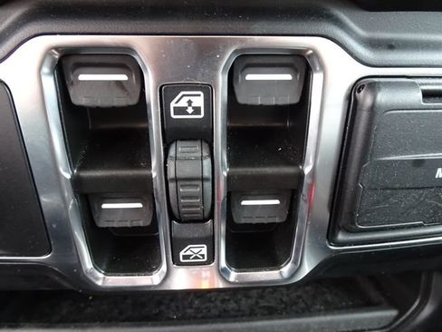 Used 2023 Jeep Gladiator Overland AWD/4WD image 21
