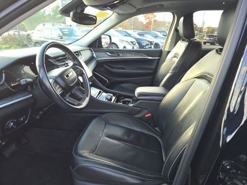 Used 2022 Jeep Grand Cherokee Limited image 16