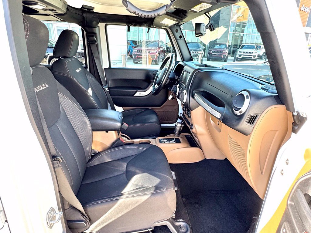 Used 2016 Jeep Wrangler Unlimited Sahara w/ Connectivity Group AWD/4WD image 27