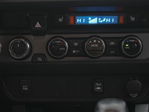 Used 2016 Toyota Tacoma SR5 image 18