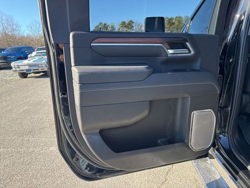 Used 2025 GMC Sierra 2500 Denali image 30