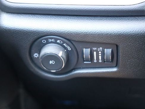 Used 2026 Chrysler Pacifica Select image 41