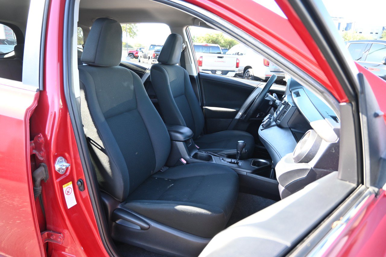 Used 2017 Toyota RAV4 LE FWD image 27