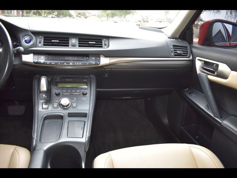 Used 2014 Lexus CT 200h image 30