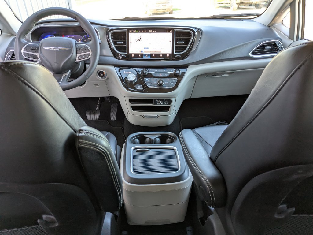 Used 2024 Chrysler Pacifica Touring-L FWD image 12