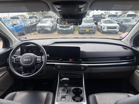Used 2026 Kia Carnival FWD image 36