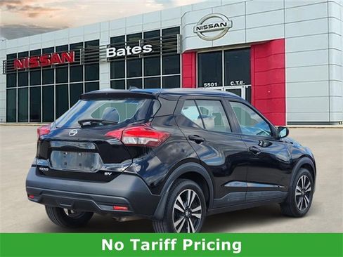 Used 2018 Nissan Kicks SV image 5