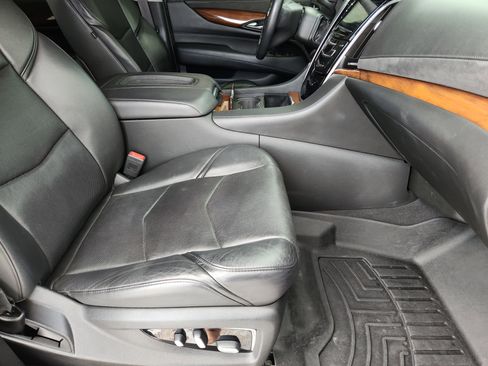 Used 2020 Cadillac Escalade Luxury RWD image 15