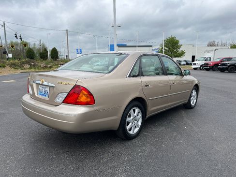 Used 2001 Toyota Avalon XLS image 7