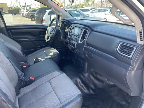 Used 2017 Nissan Titan S image 16