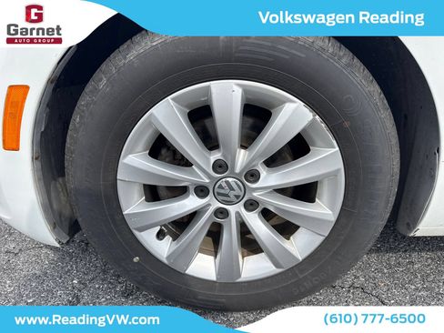 Used 2015 Volkswagen Beetle 1.8T FWD image 9