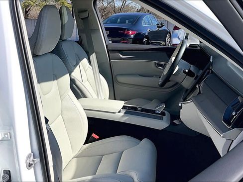 Used 2025 Volvo XC90 B6 Ultra w/ Protection Package image 9