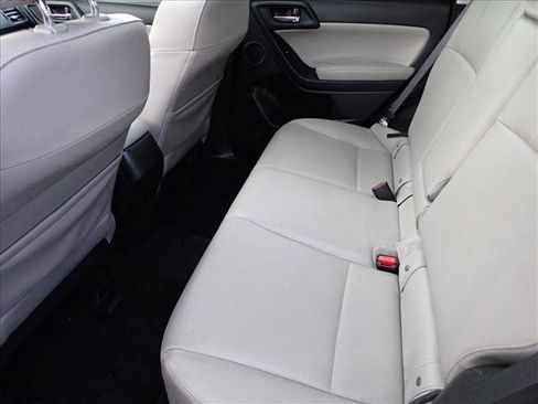 Used 2014 Subaru Forester 2.5i Touring AWD/4WD image 10