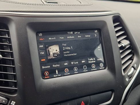Used 2019 Jeep Cherokee Latitude Plus AWD/4WD image 17