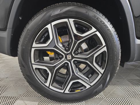 Used 2024 Rivian R1S Adventure AWD/4WD image 12