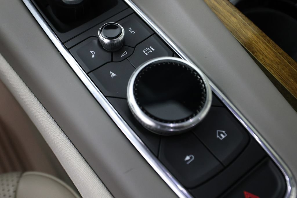 Used 2023 Cadillac Escalade Premium Luxury Platinum AWD/4WD image 27
