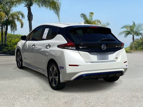 Used 2019 Nissan Leaf SV w/ SV Technology Package FWD image 3